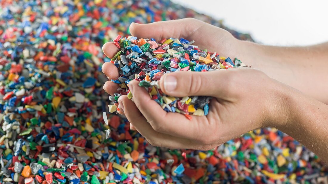 Plastic overons / beads